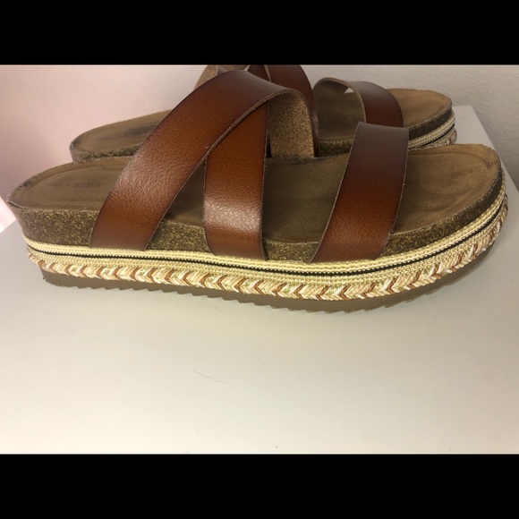 Shoes - Picture 3 of 4